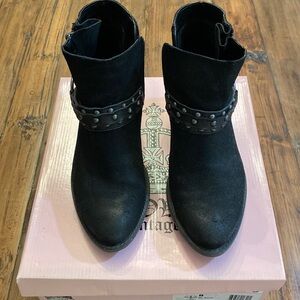Crown Vintage Bootie in Black